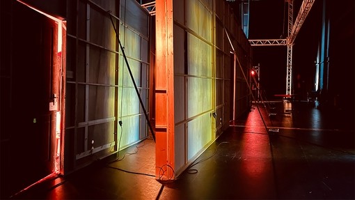 ehind the Hollywood flats on the Manchester 1994 set.